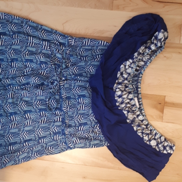 A blue summer dress - Picture 2 of 3